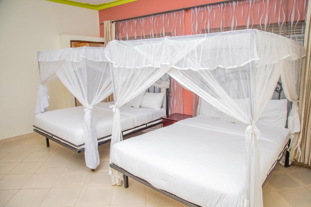 Queen Room with two Rooms