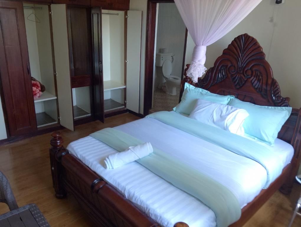 Double Room With Private Bathroom